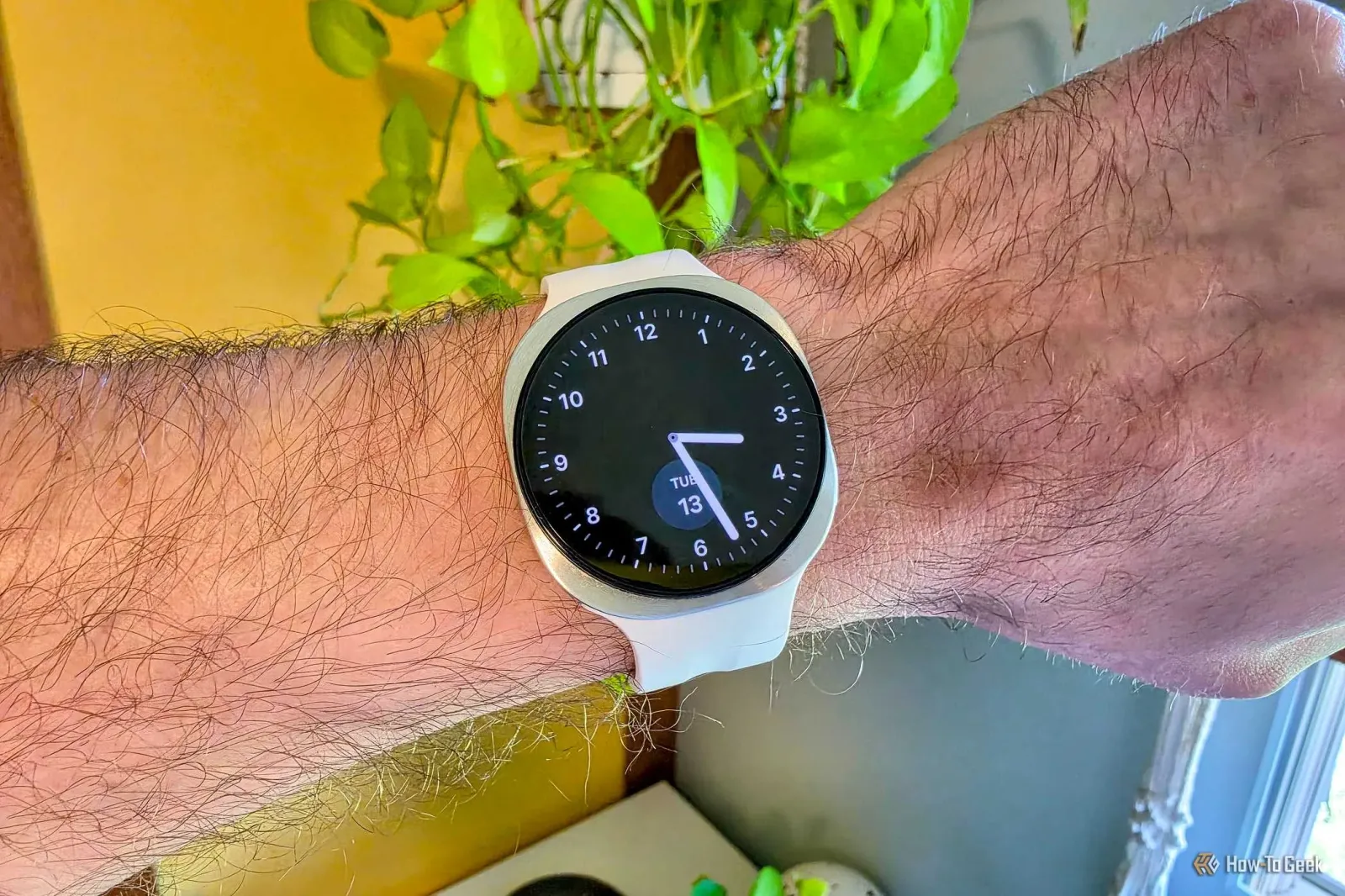 Galaxy Watch sa uključenim ekranom