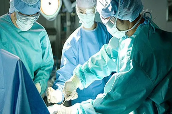 JEZIVO! DOKTORI IZVADILI KILOGRAM KOSE IZ STOMAKA: Evo kako su dlake završile u utrobi djevojke