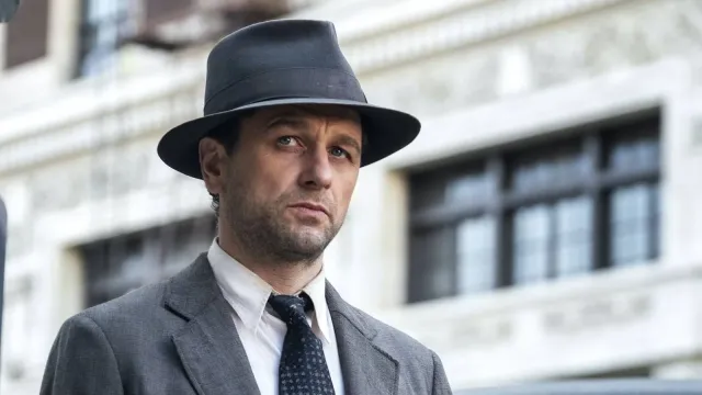Misterija iz 1930-ih koju morate pogledati: Vrhunska uloga Matthewa Rhysea u potcijenjenom HBO hitu