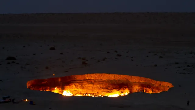 Misterija „Vrata pakla” u Turkmenistanu: Zašto ova vatrena rupa u pustinji gori već 50 godina bez prestanka? (VIDEO)