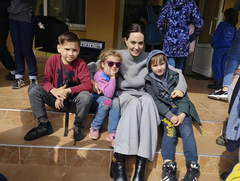 Posebna izaslanica Visokog komesara UN-a za izbjeglice : Angelina Jolie posjetila Ukrajinu