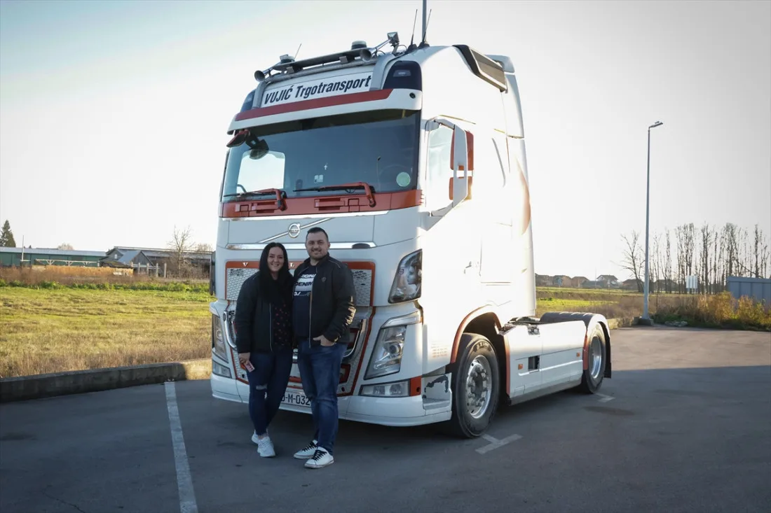 Ljubav i život na točkovima : Supružnici Mandić kamionom za godinu i po prešli 350.000 km