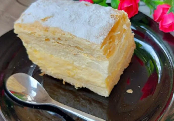 KREMPITA OD GOTOVIH KORA: Nikad brže pravljenje omiljenog kolača – hrskava korica i kremasti fil koji se topi u ustima