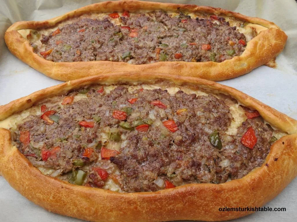 UKUSNI PUNJENI ČAMČIĆI – TURSKE PIDE