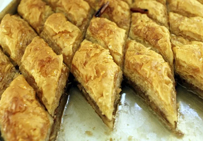 Najsočnija baklava obavezno ima tajni sastojak: Sipa se samo 1 kašika, a od njega miriše cijela kuća