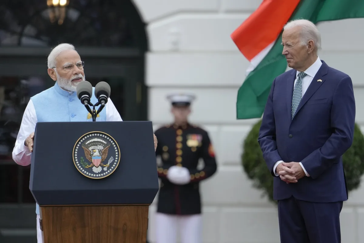 Biden tokom indijske himne stavio ruku na srce, snimak postao hit na društvenim mrežama