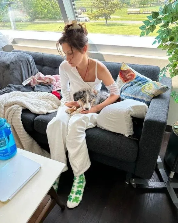Jedna od najljepših žena svijeta priključena na aparate: “Iscrpljena sam, ne mogu ustati iz kreveta”