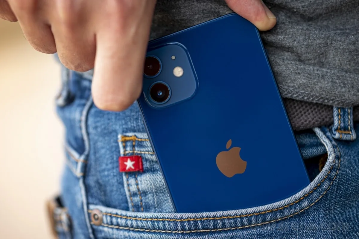 Francuska zabranila prodaju telefona Iphone 12 zbog prevelikog zračenja