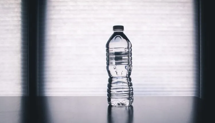 Nova studija: Koliko plastike popijemo u jednom litru flaširane vode
