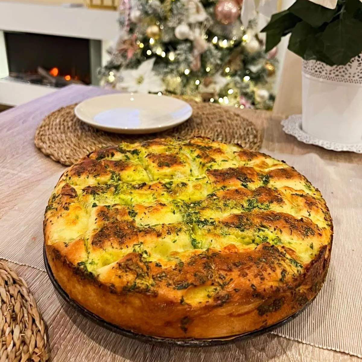 Pogača s mozzarellom i češnjakom