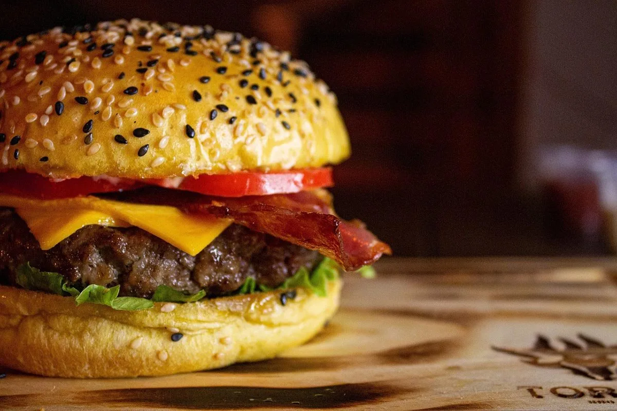 Hamburger ili hot dog: Šta je zdravije?