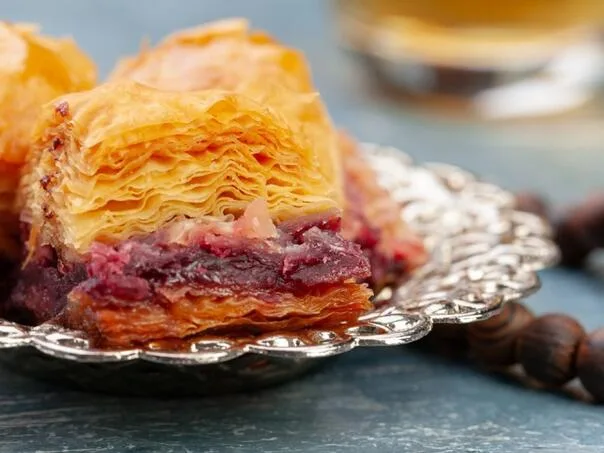 Dočekajte goste uz baklavu s malinama i orasima