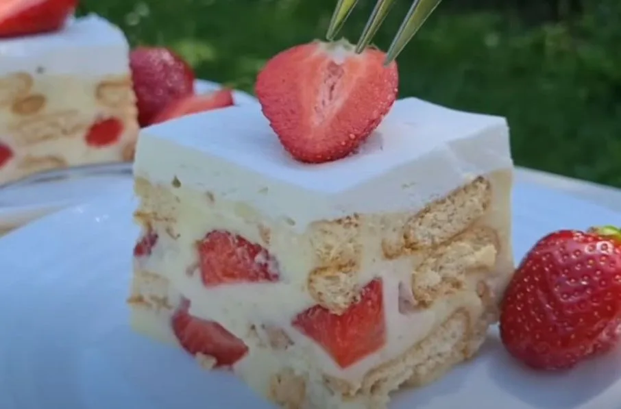 Recept za kolač od keksa i jagoda