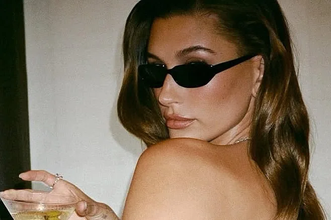Smjelo izdanje Hailey Bieber: Pozirala bez majice i obradovala mnoge pratitelje
