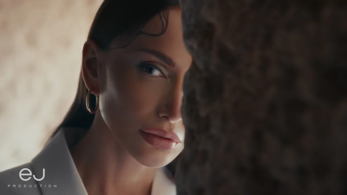 (VIDEO) Emina Jahović objavila novi album