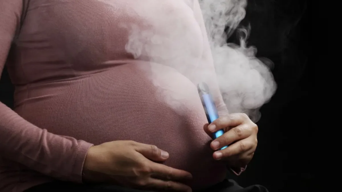 Električne cigarete bez nikotina štete bebama u stomaku