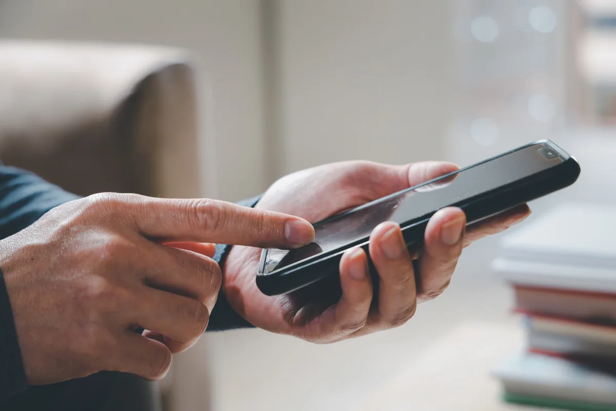Granična kontrola se ne završava na dokumentima : U ovim zemljama na granici mogu da vam uzmu telefon i traže šifru